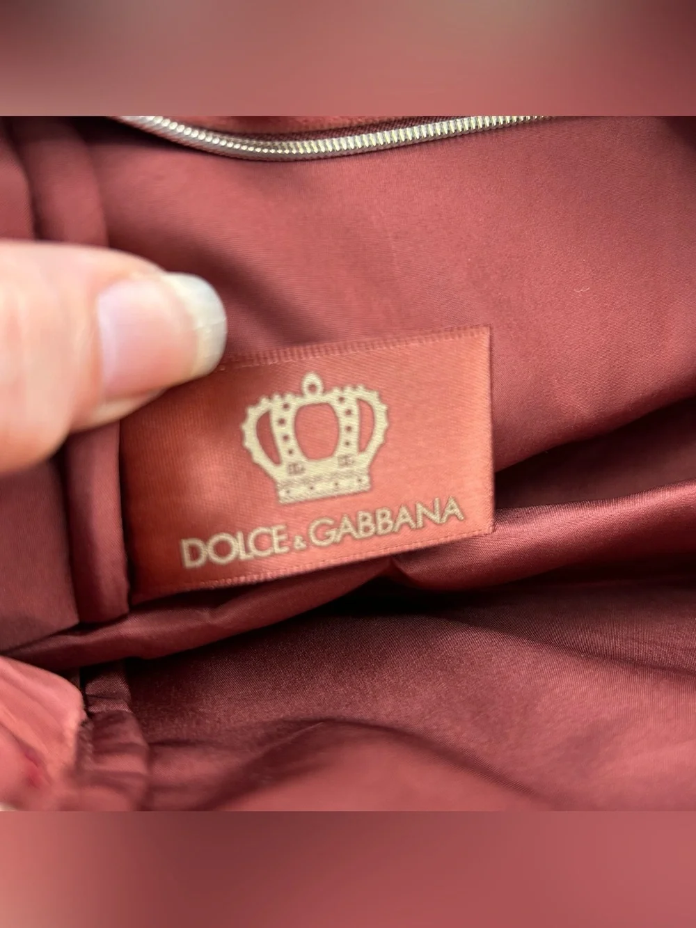 Dolce & Gabbana Red Velvet Cosmetic Bag with Zipper. New 8x5x3.